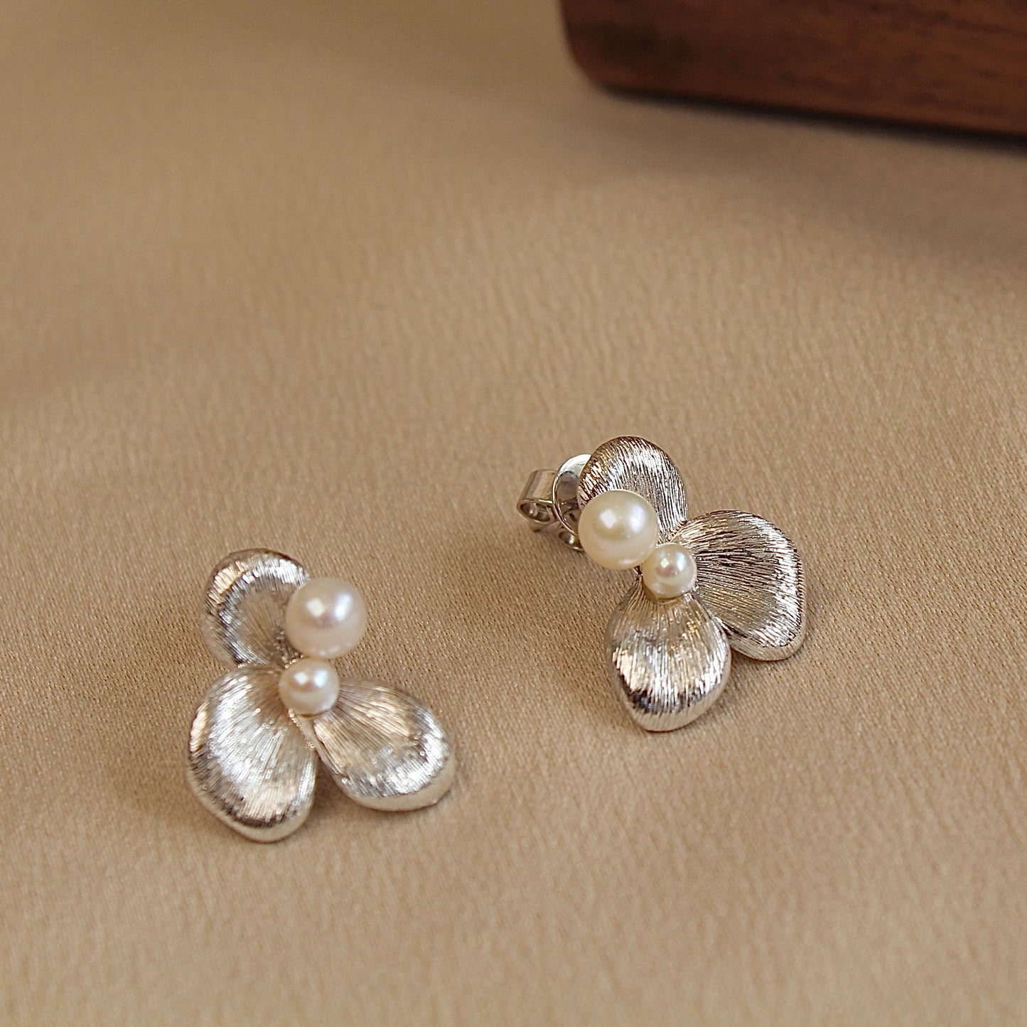 Silk-Drawn Petals Pearl Earrings, Silver Version