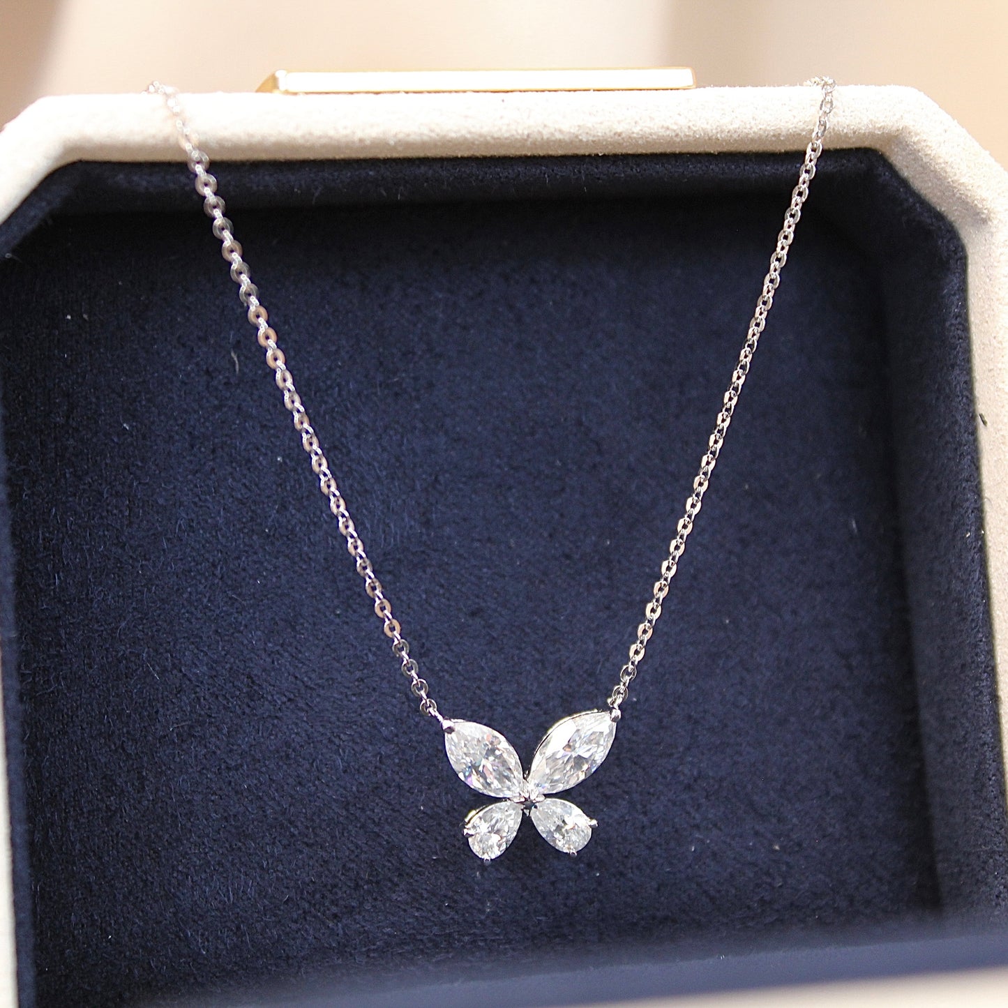 铂金Platinum PT950 Classic Butterfly Necklace