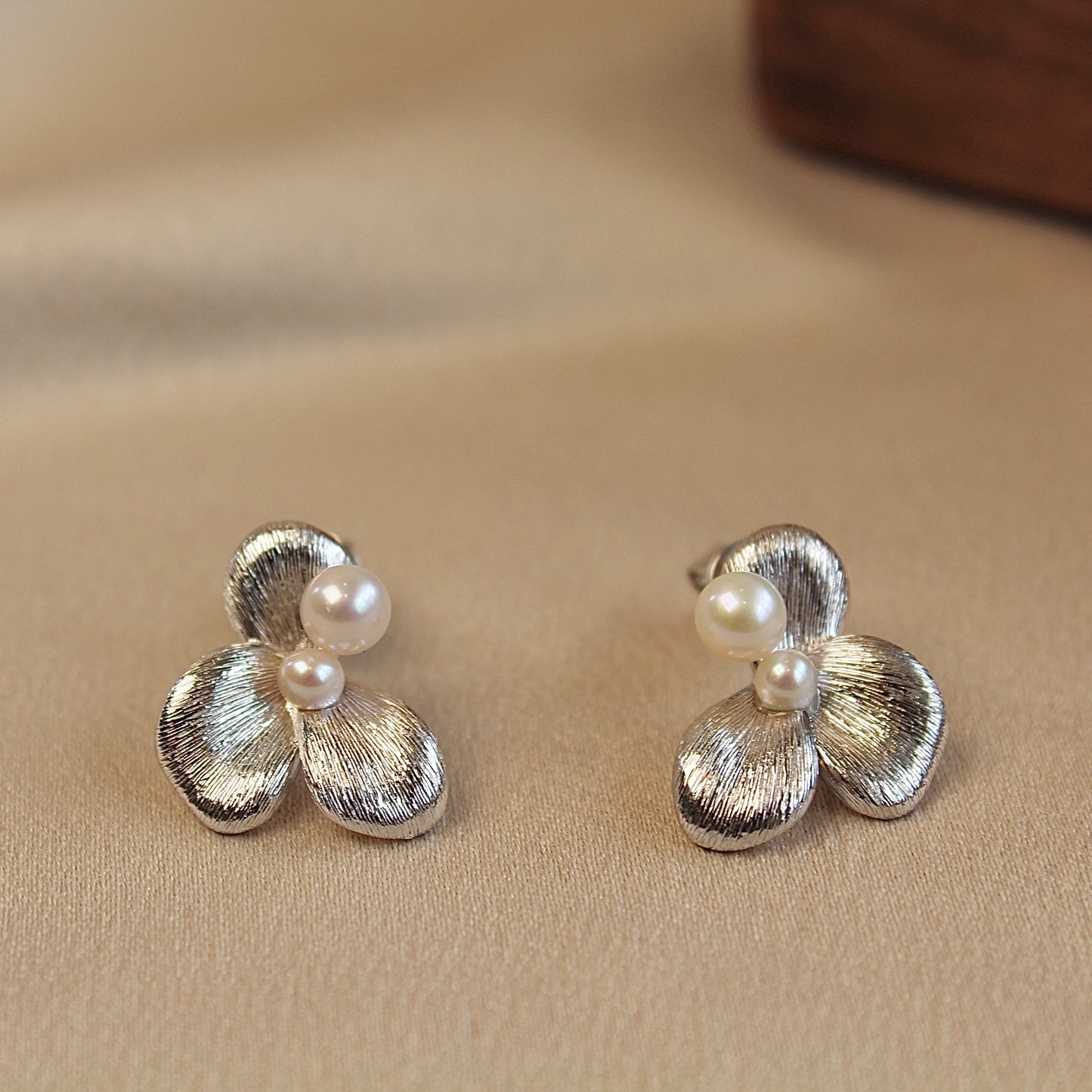 Silk-Drawn Petals Pearl Earrings, Silver Version