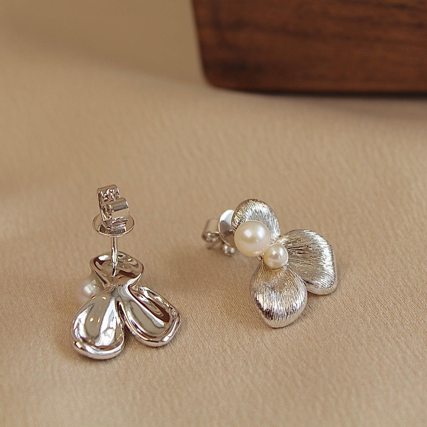 Silk-Drawn Petals Pearl Earrings, Silver Version