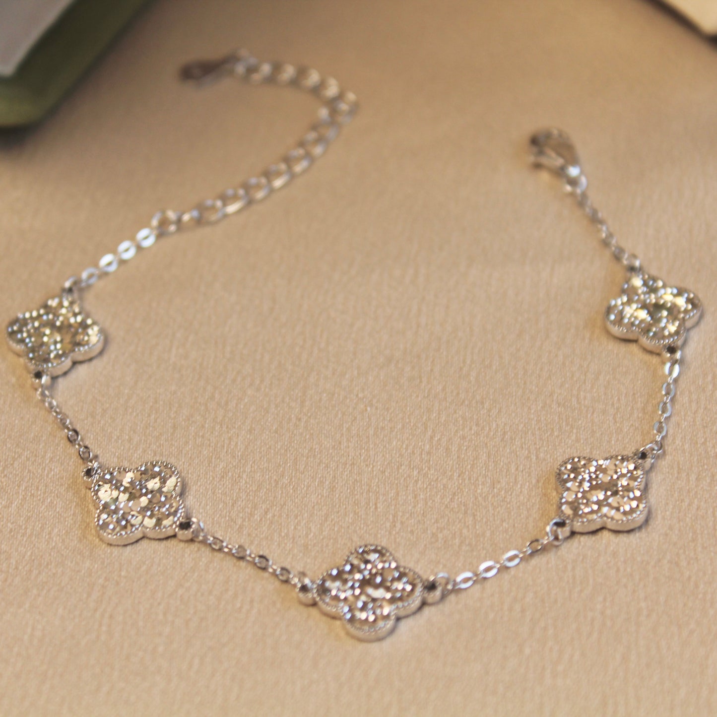 碎冰冰 Sparkling Five Clovers Silver Bracelet