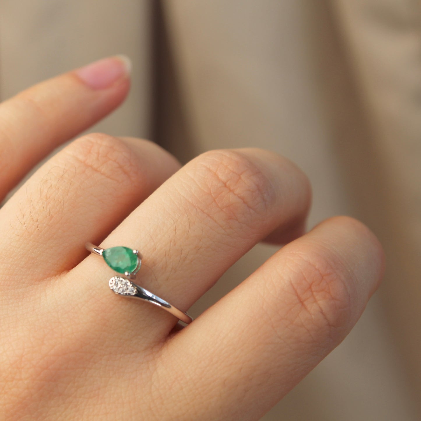 Hug Natural Emerald Open Ring