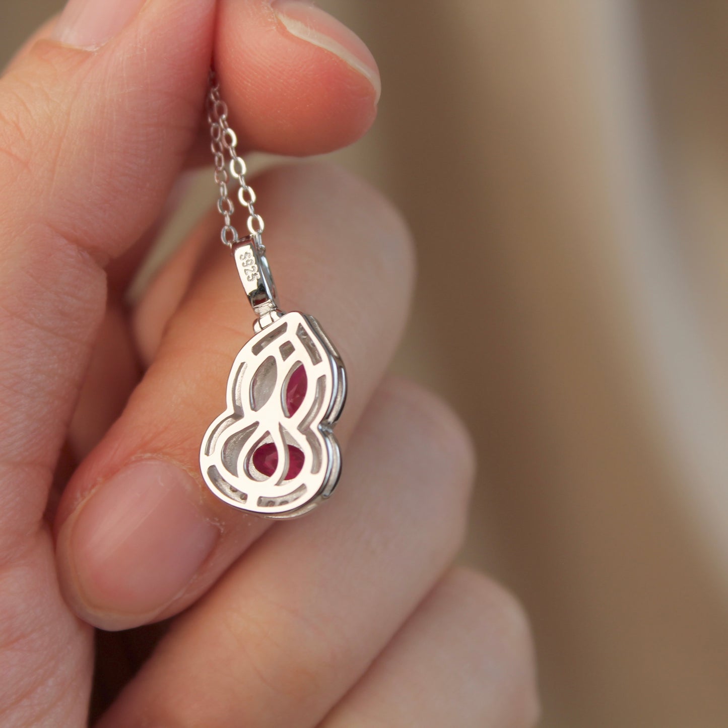 Fortune Red Hulu Necklace, Silver Version