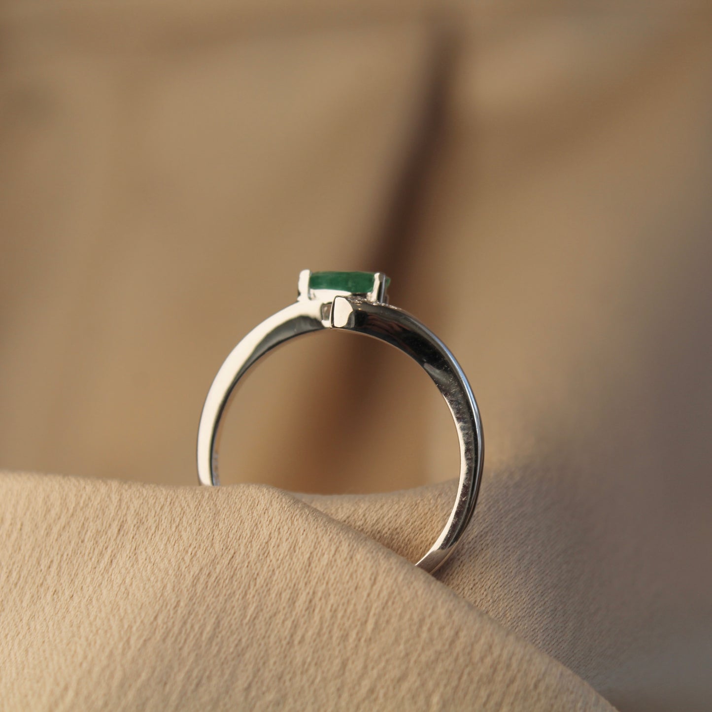 Hug Natural Emerald Open Ring