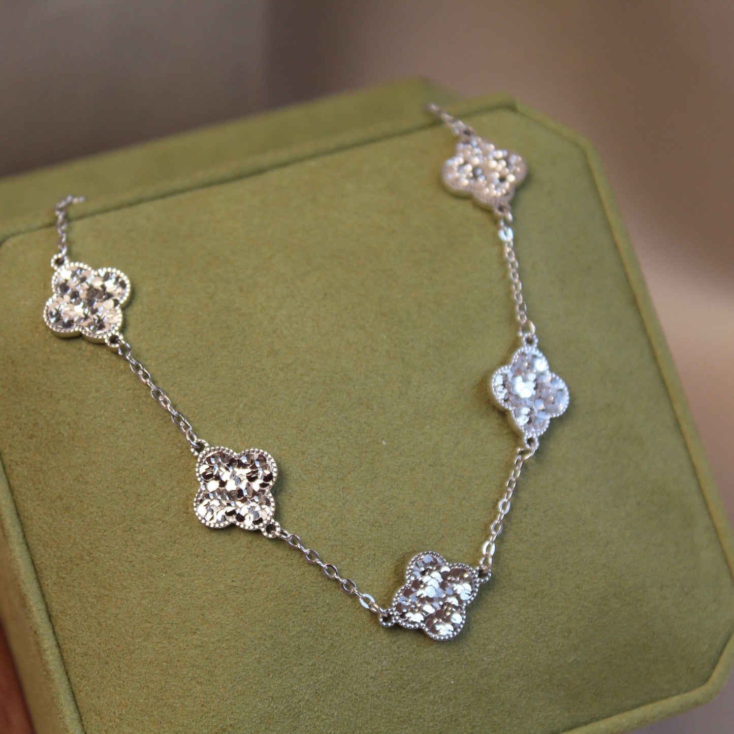 碎冰冰 Sparkling Five Clovers Silver Bracelet