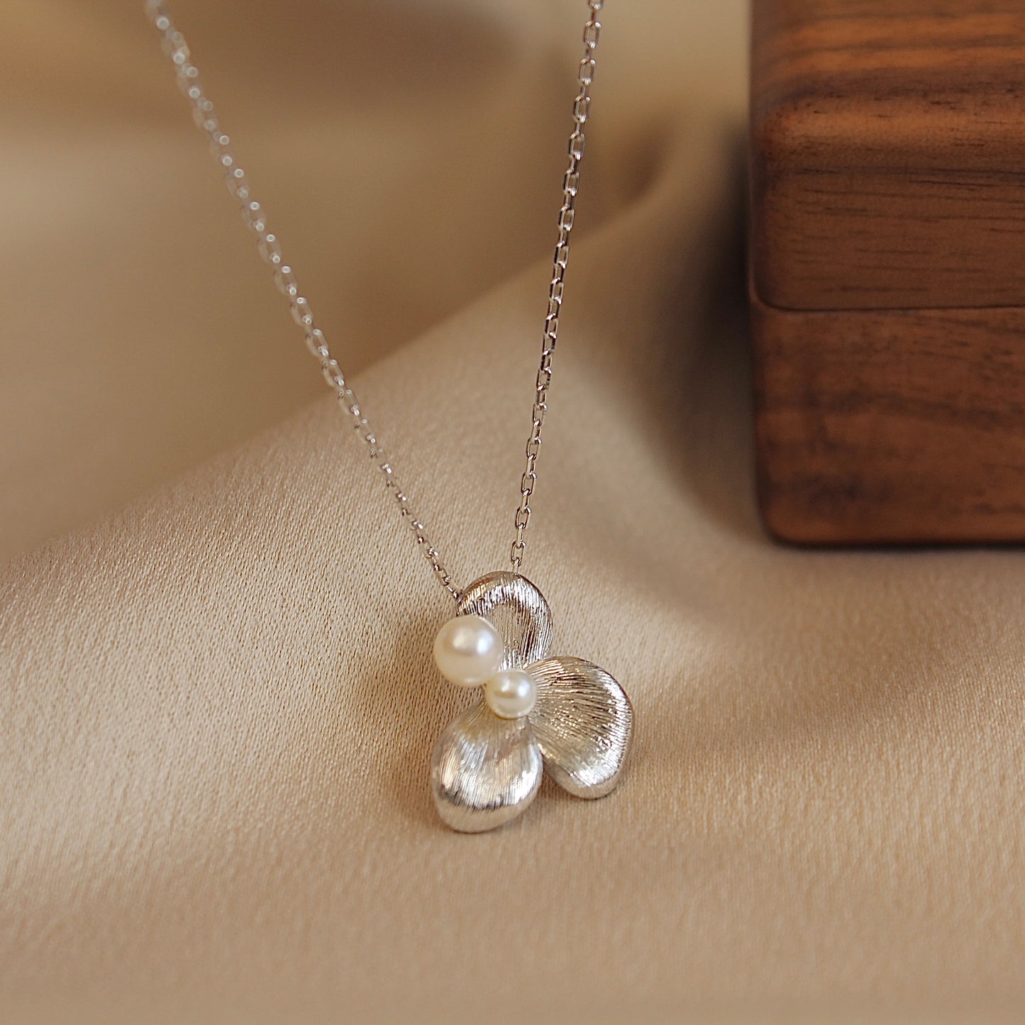 Silk-Drawn Petals Pearl Necklace, Silver Version