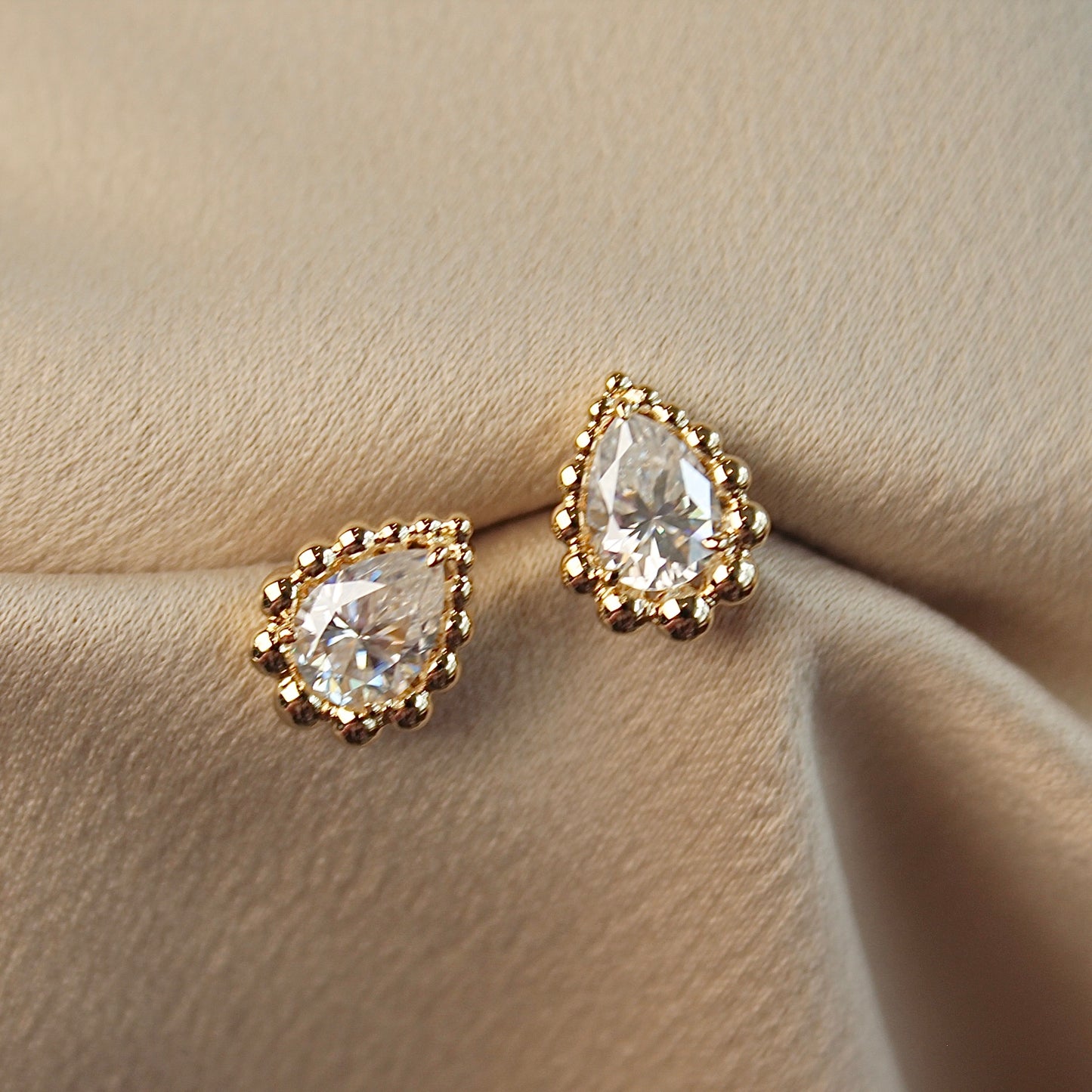 14K Solid Yellow Gold Pear Shape Earrings