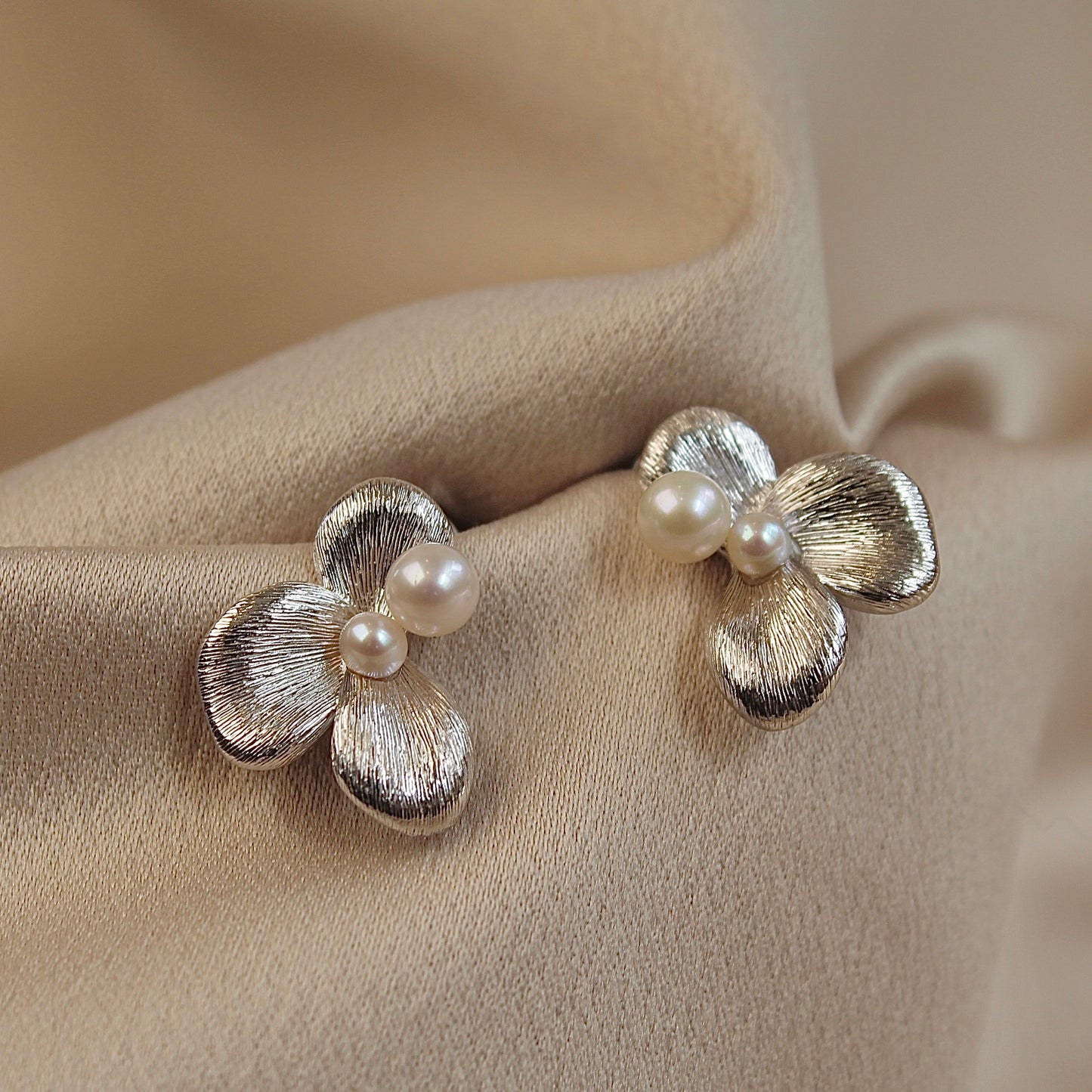 Silk-Drawn Petals Pearl Earrings, Silver Version