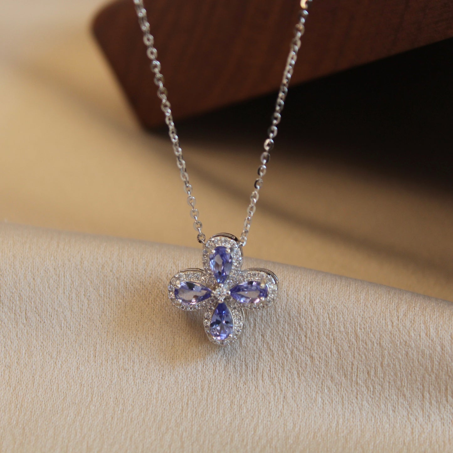 Clover Natural Tanzanite Necklace 坦桑石