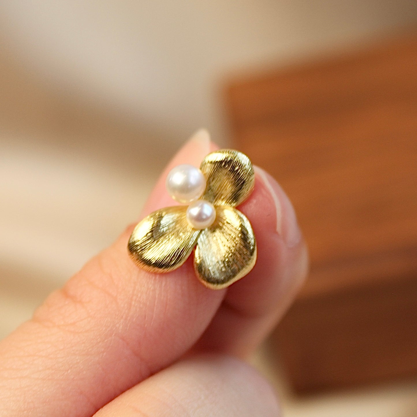 Silk-Drawn Petals Pearl Necklace, Gold Version