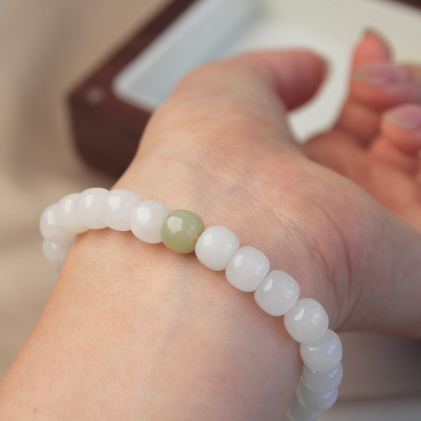 White & Green Natural Jade Beaded Bracelet