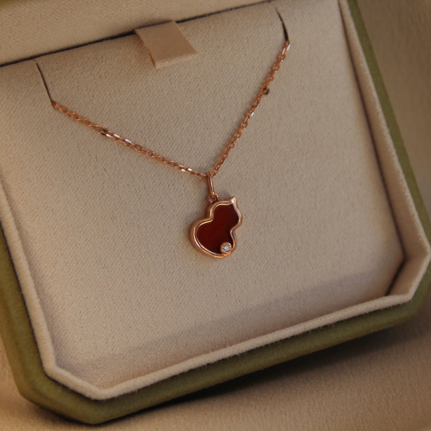 14K Solid Rose Gold Red Agate Hulu Necklace