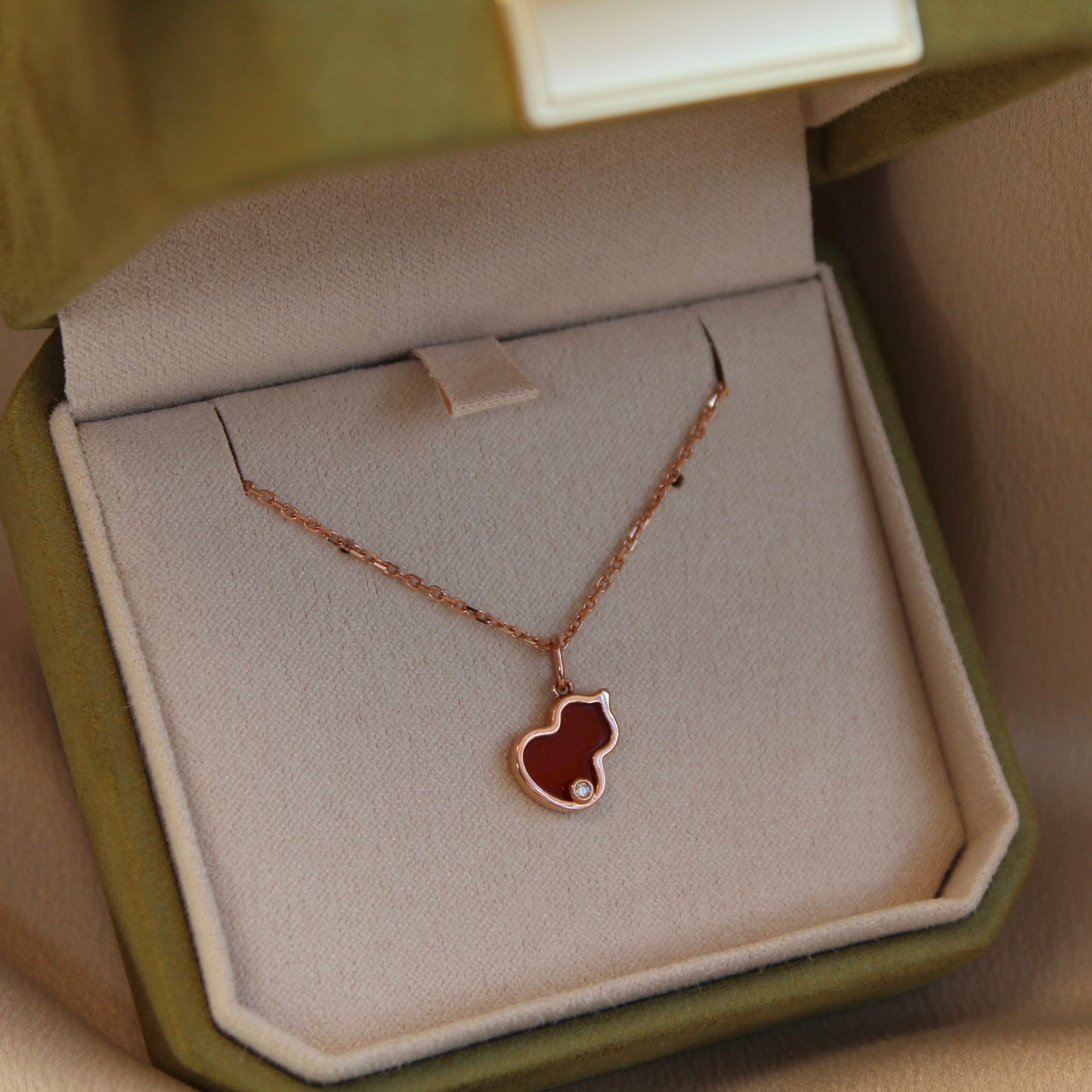 14K Solid Rose Gold Red Agate Hulu Necklace
