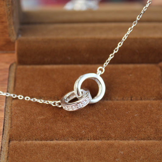 Classic Linked Double Circle Necklace