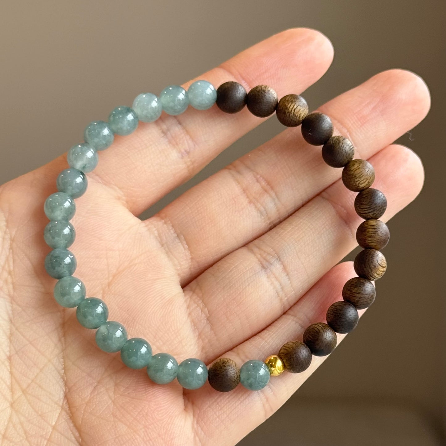 足金翡翠沉香Solid Gold Natural Jadeite and Agarwood Bracelet