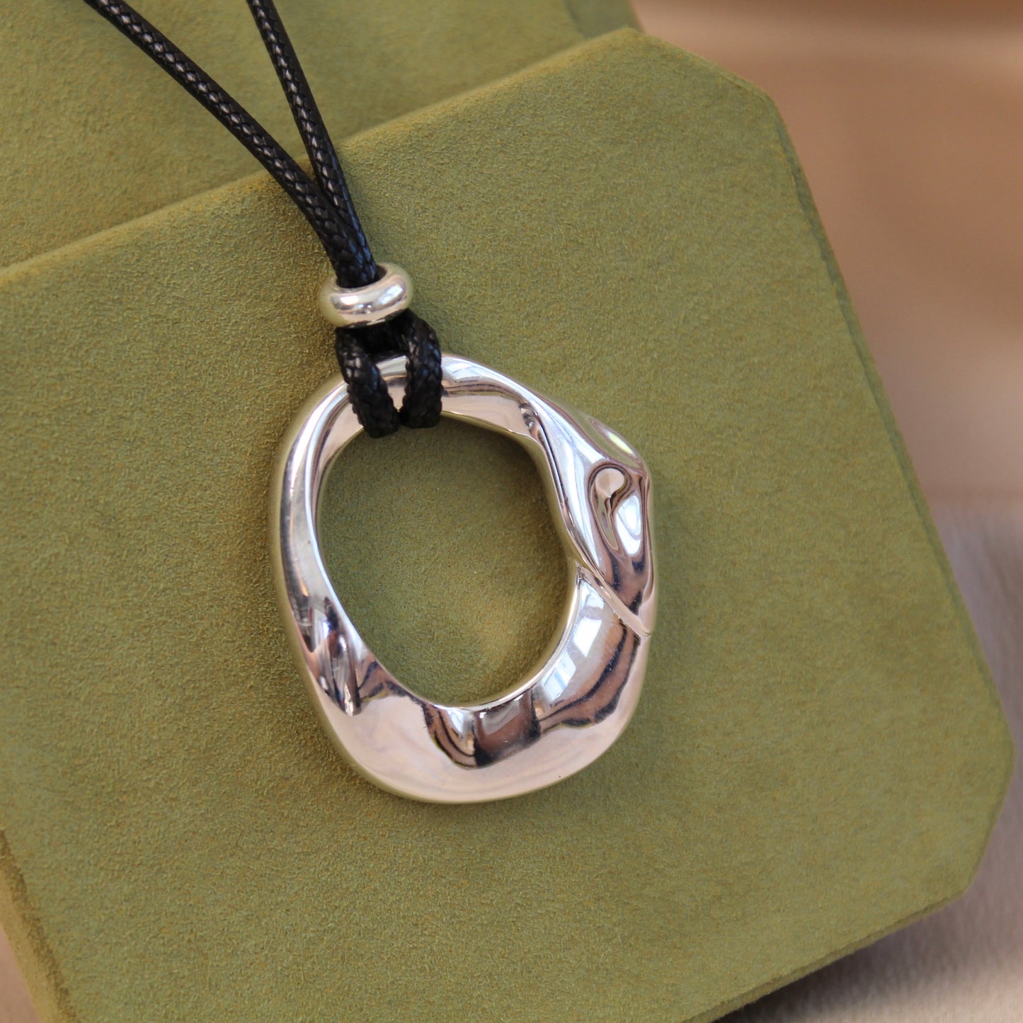 Minimal Loop Silver Necklace