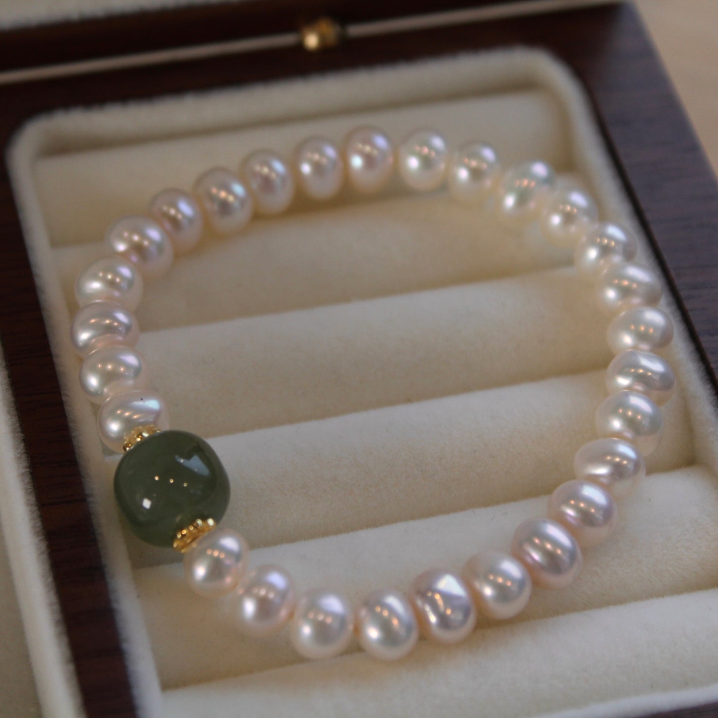 Natural Pearl and Jade Bracelet