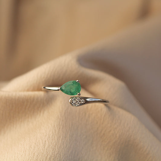 Hug Natural Emerald Open Ring