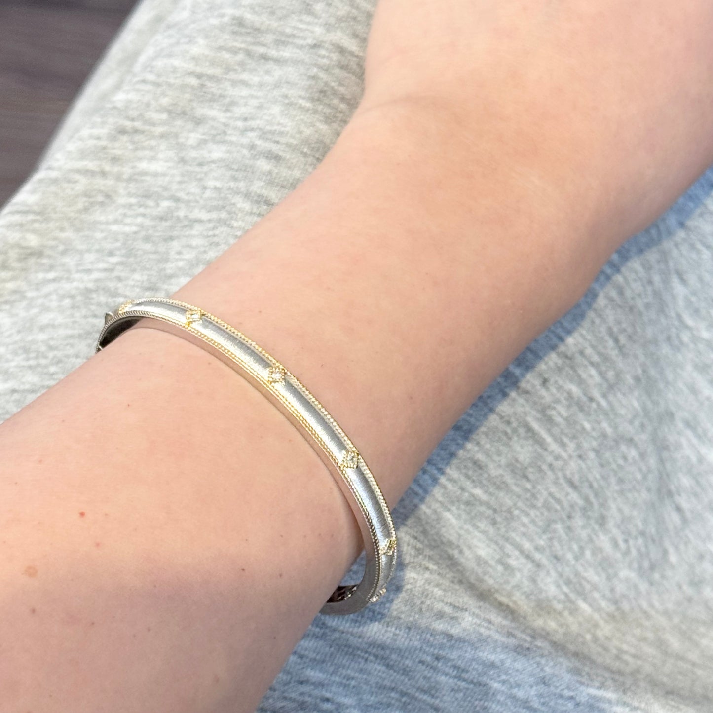 Matte Finish Double-Color Bangle Bracelet拉丝
