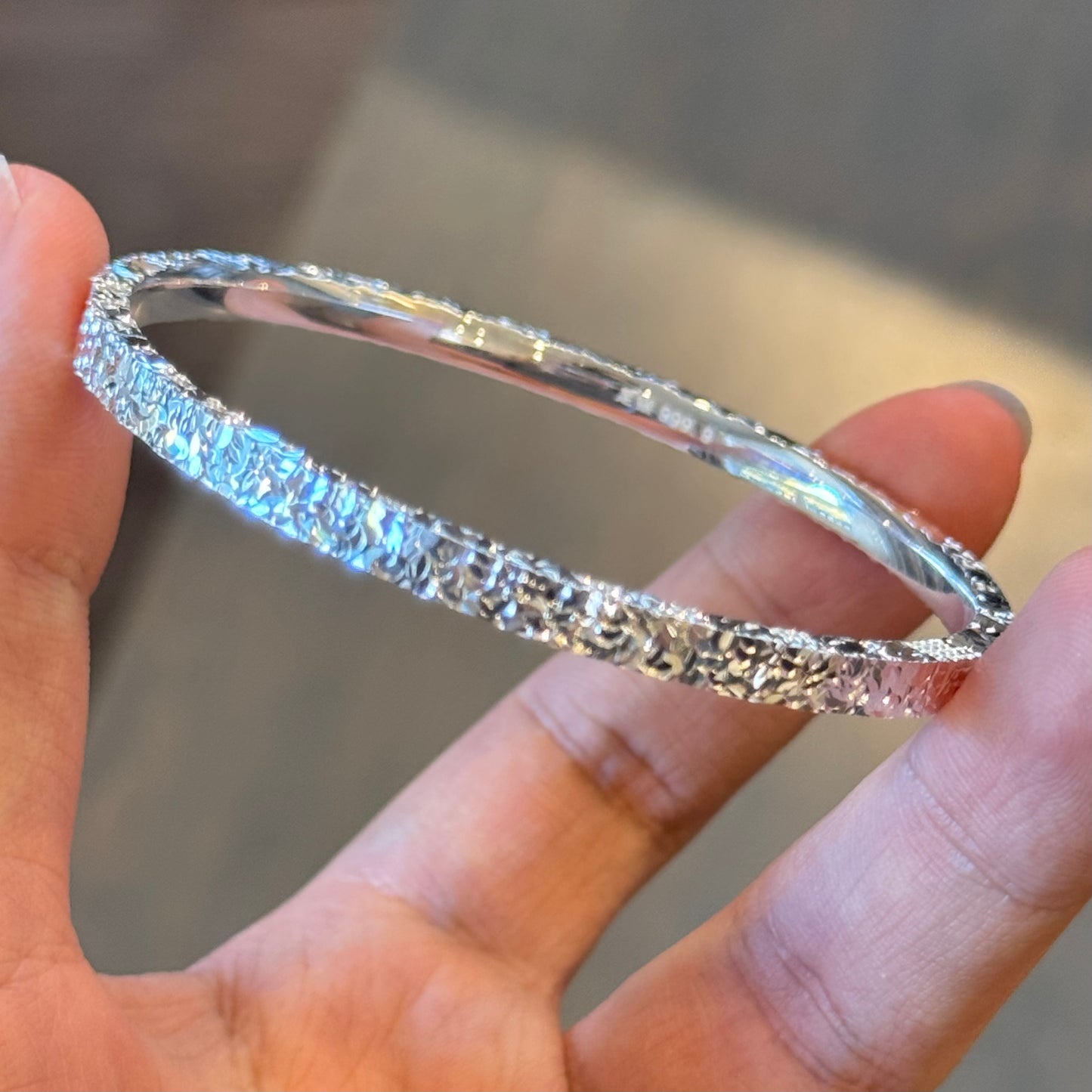 碎冰冰实心Sparkling Crushed Ice Silver Bangle Bracelet