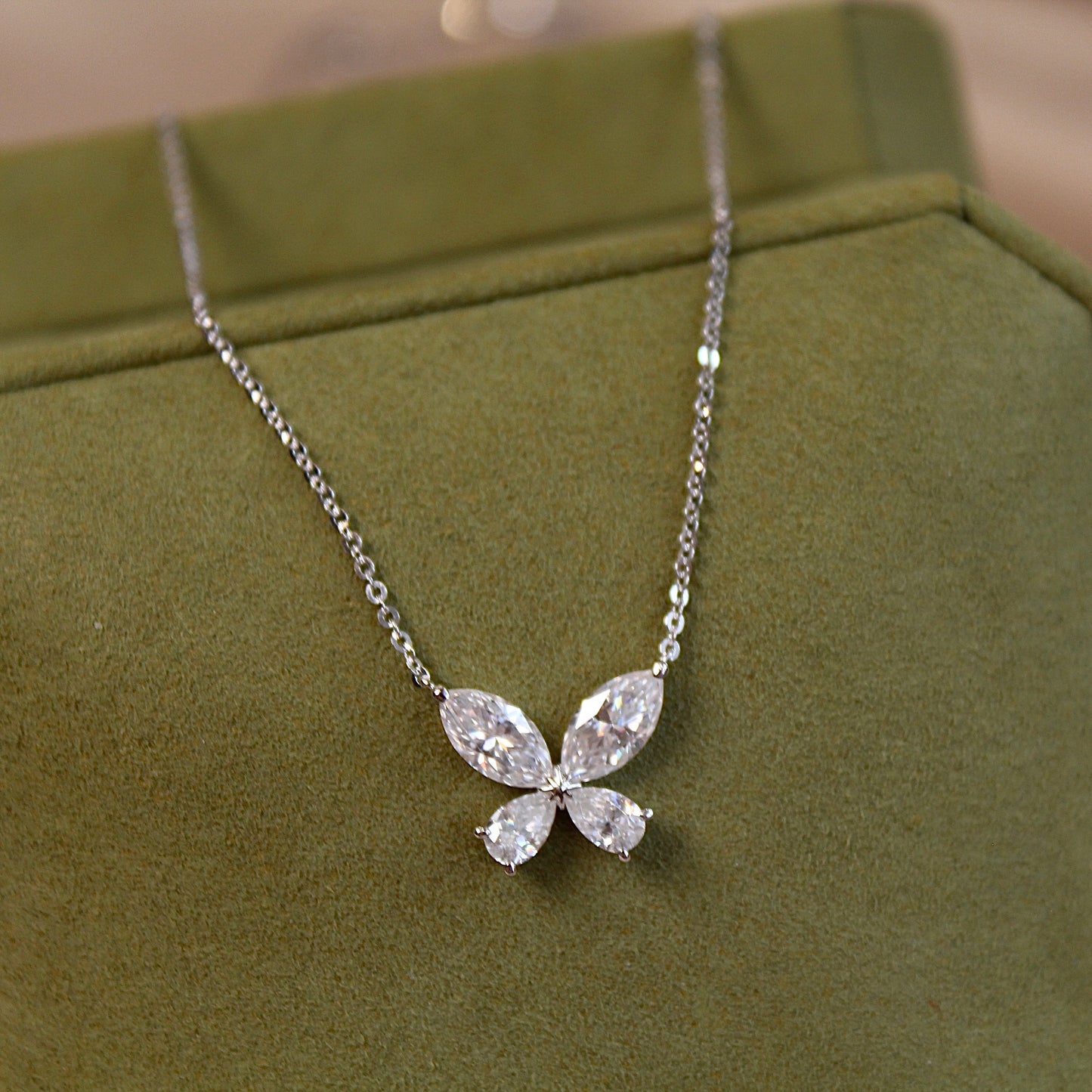 铂金Platinum PT950 Classic Butterfly Necklace