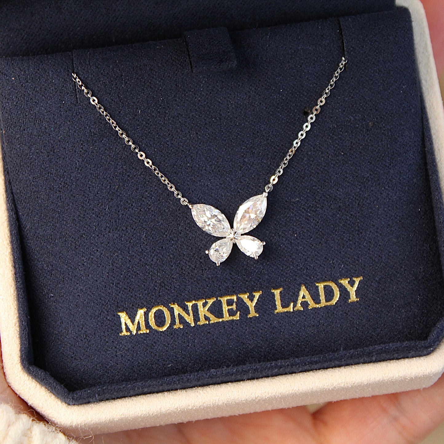 铂金Platinum PT950 Classic Butterfly Necklace