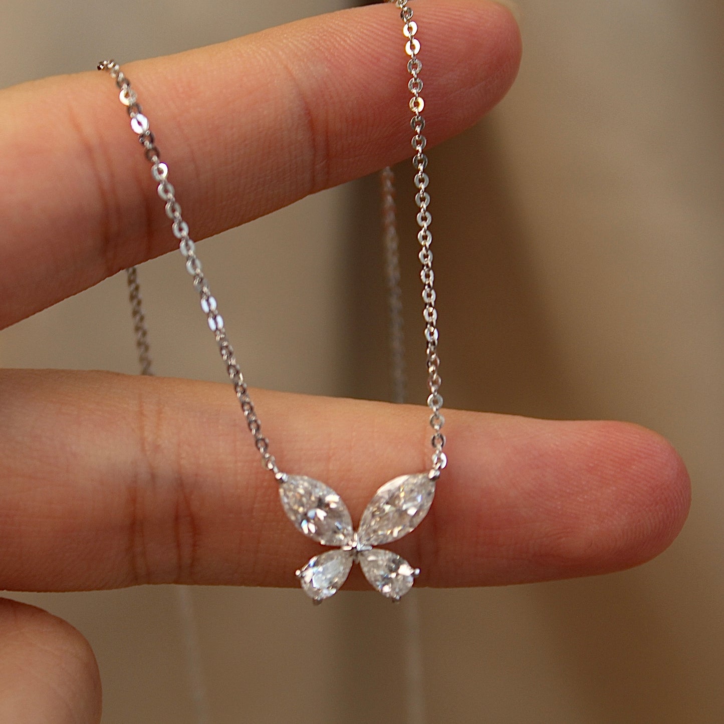 铂金Platinum PT950 Classic Butterfly Necklace