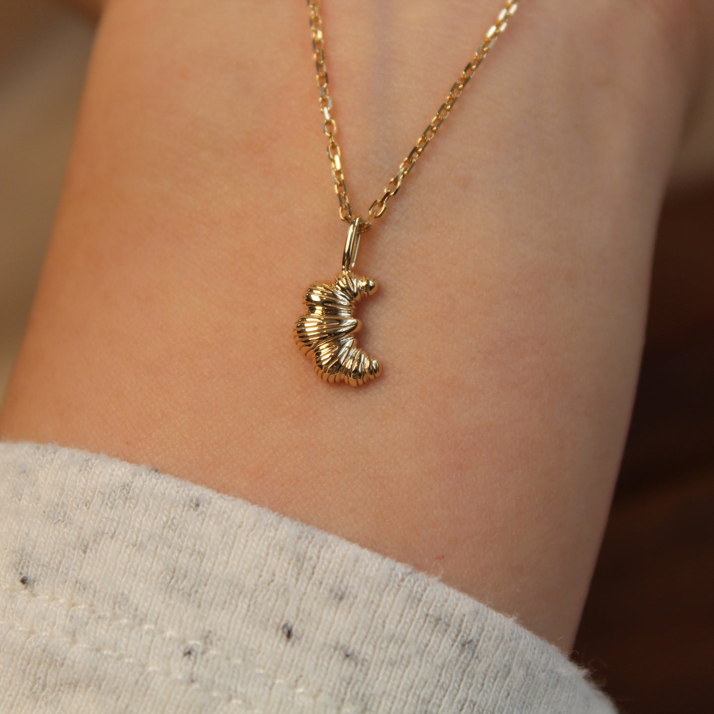 14K Solid Gold Croissant Pendant 牛角包