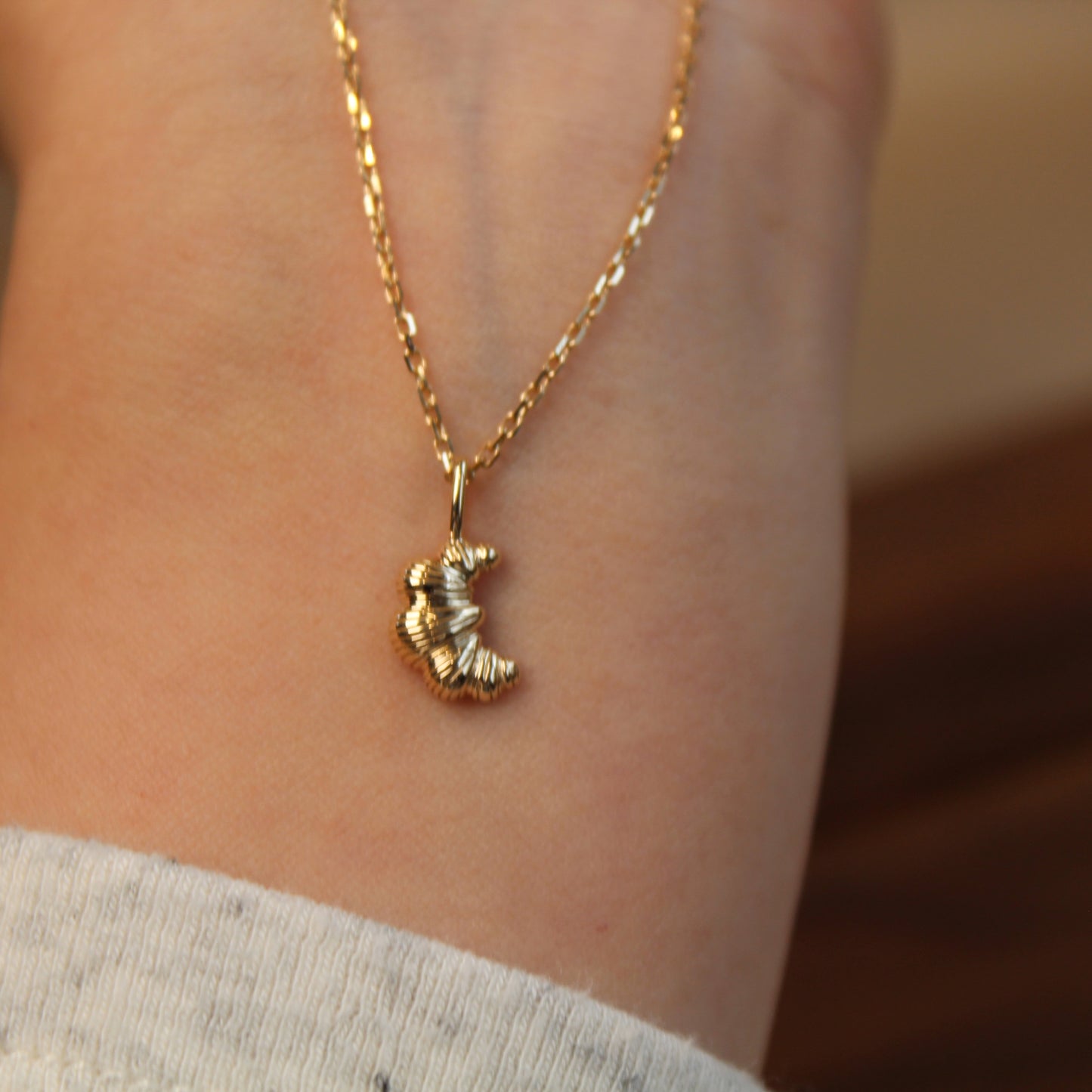 14K Solid Gold Croissant Pendant 牛角包