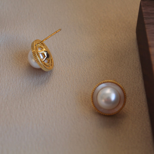 Mother of Pearl Round Earrings