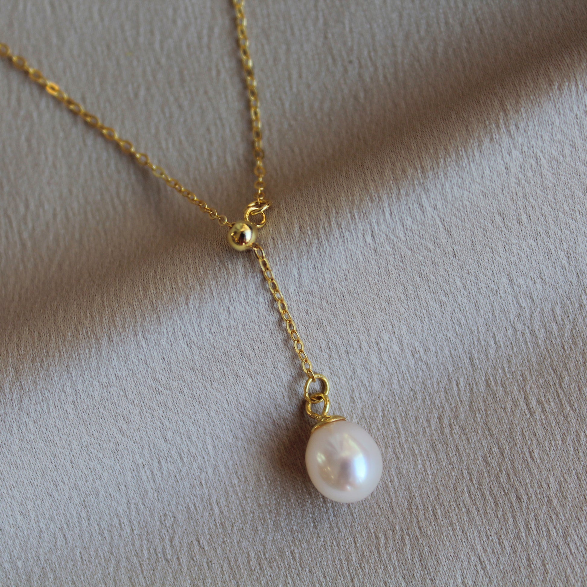 Freshwater rice pearl necklace (18k gold plated sterling silver)