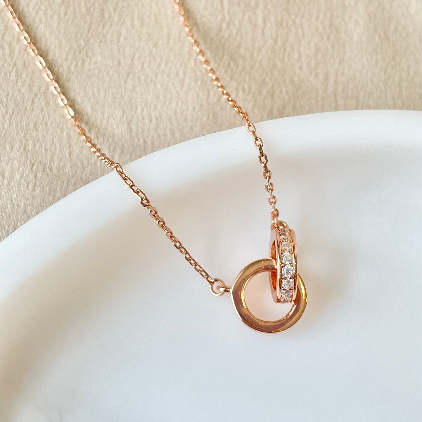 Classic Linked Double Circle Rose Gold Necklace