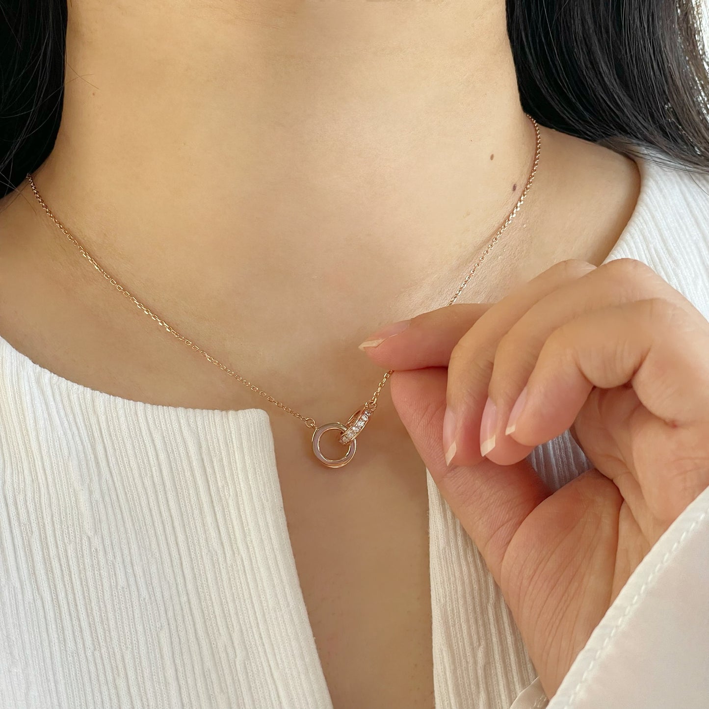 Classic Linked Double Circle Rose Gold Necklace